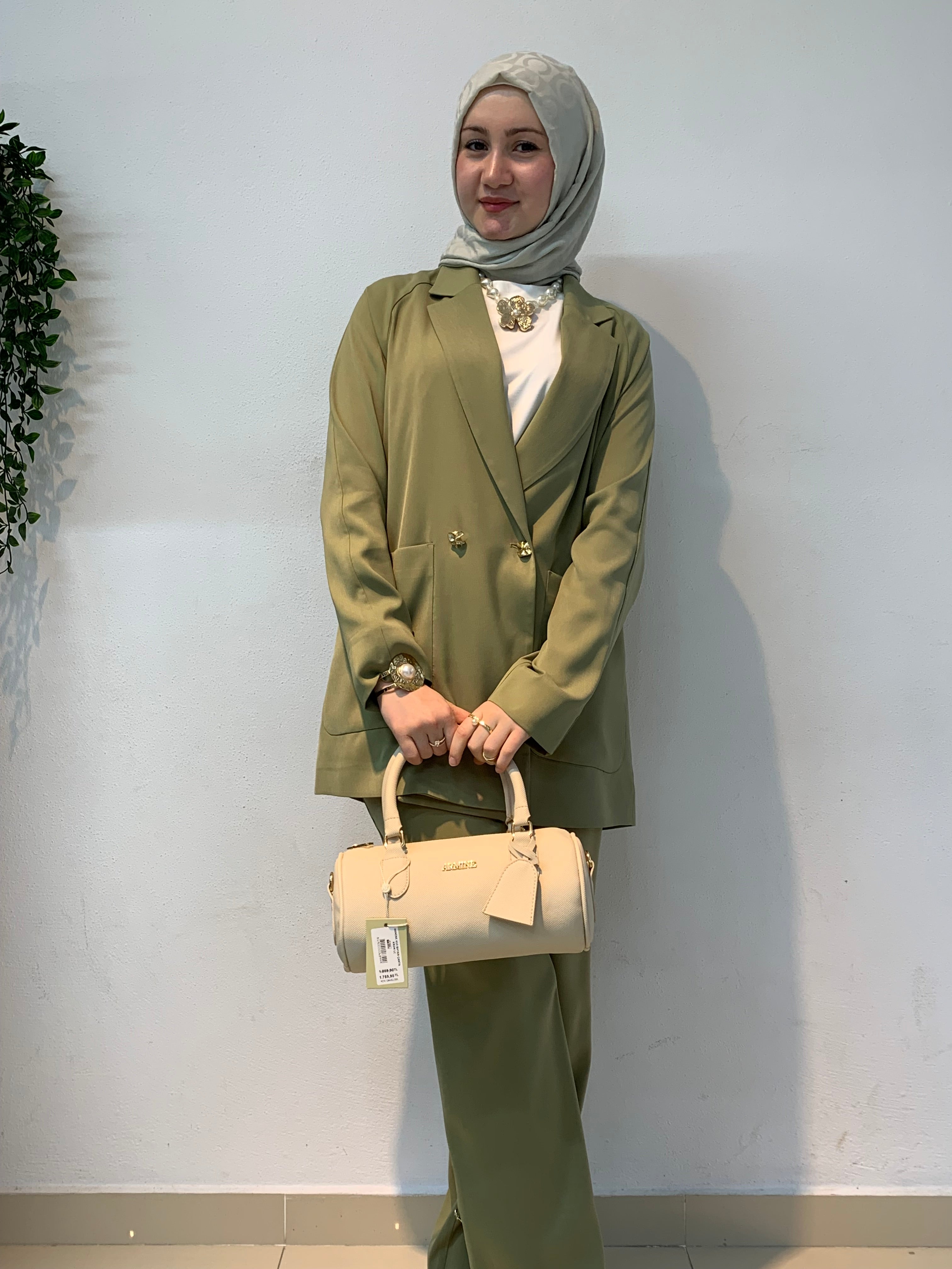 Altın Düğmeli Haki Blazer Ceket & Bol Paça Pantolon Tesettür Takım | Zeytin Yeşili