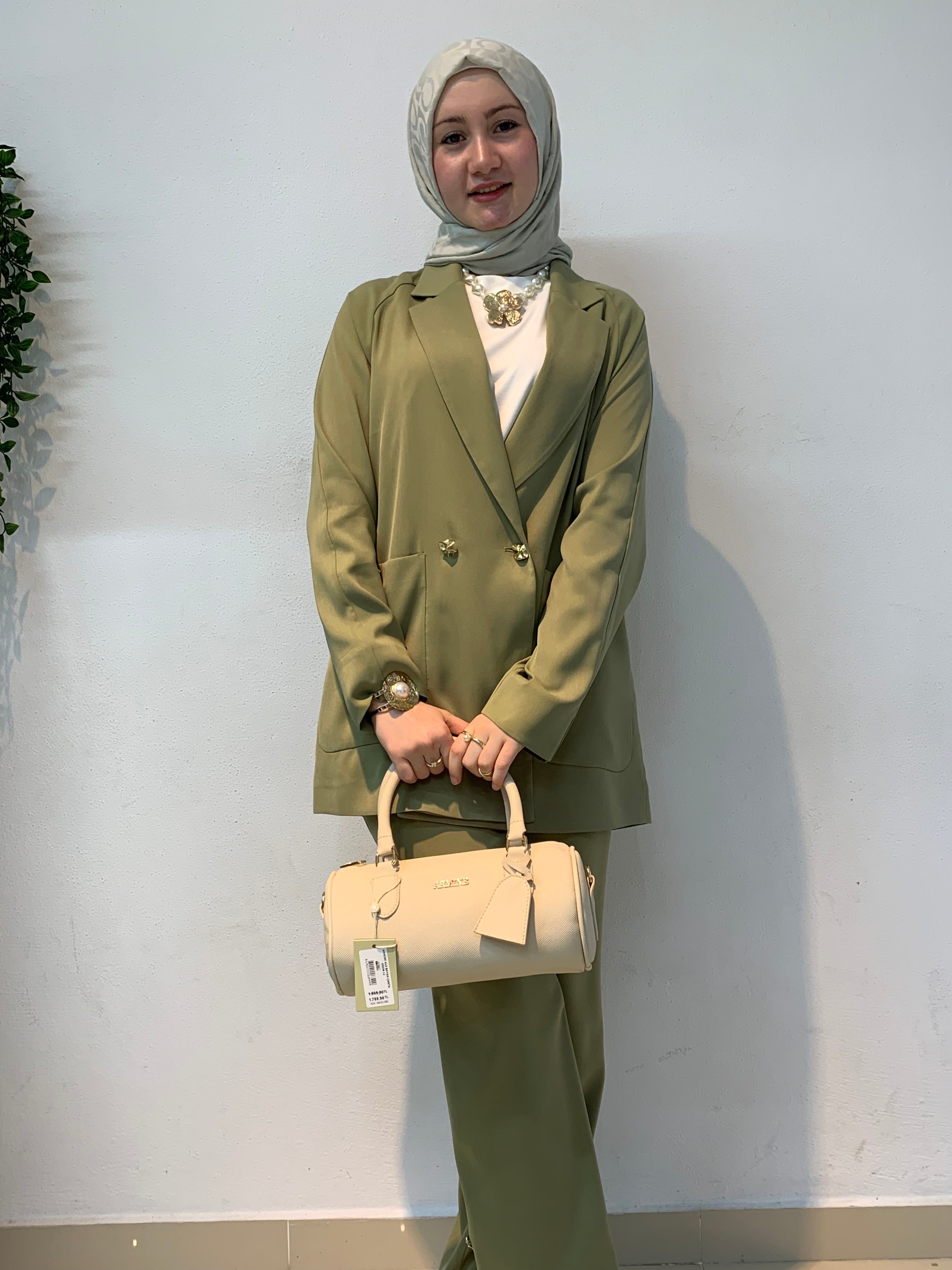 Altın Düğmeli Haki Blazer Ceket & Bol Paça Pantolon Tesettür Takım | Zeytin Yeşili
