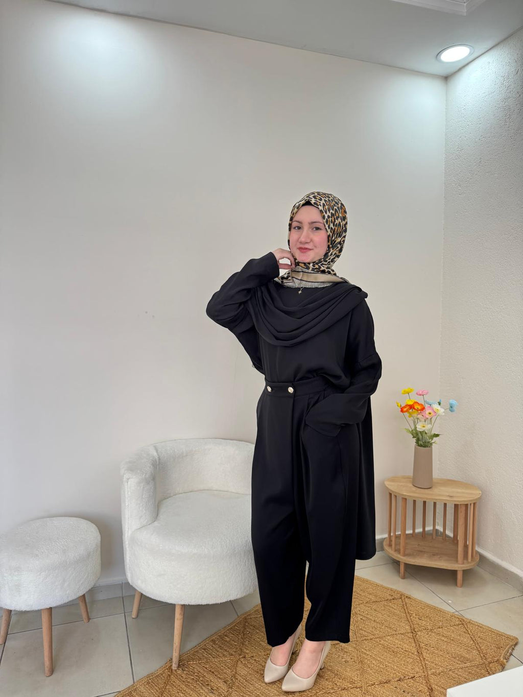 Drape Yakalı Gümüş Düğme Detaylı Siyah Tesettür Takım | Tunik & Bol Paça Pantolon